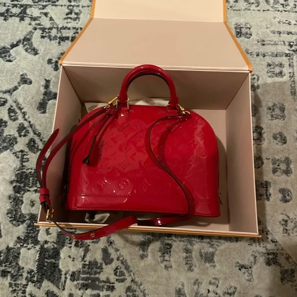 Red Vernis Louis Vuitton Alma PM - Picture 3 of 11
